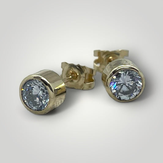 9ct gold cubic zirconia stud earrings
