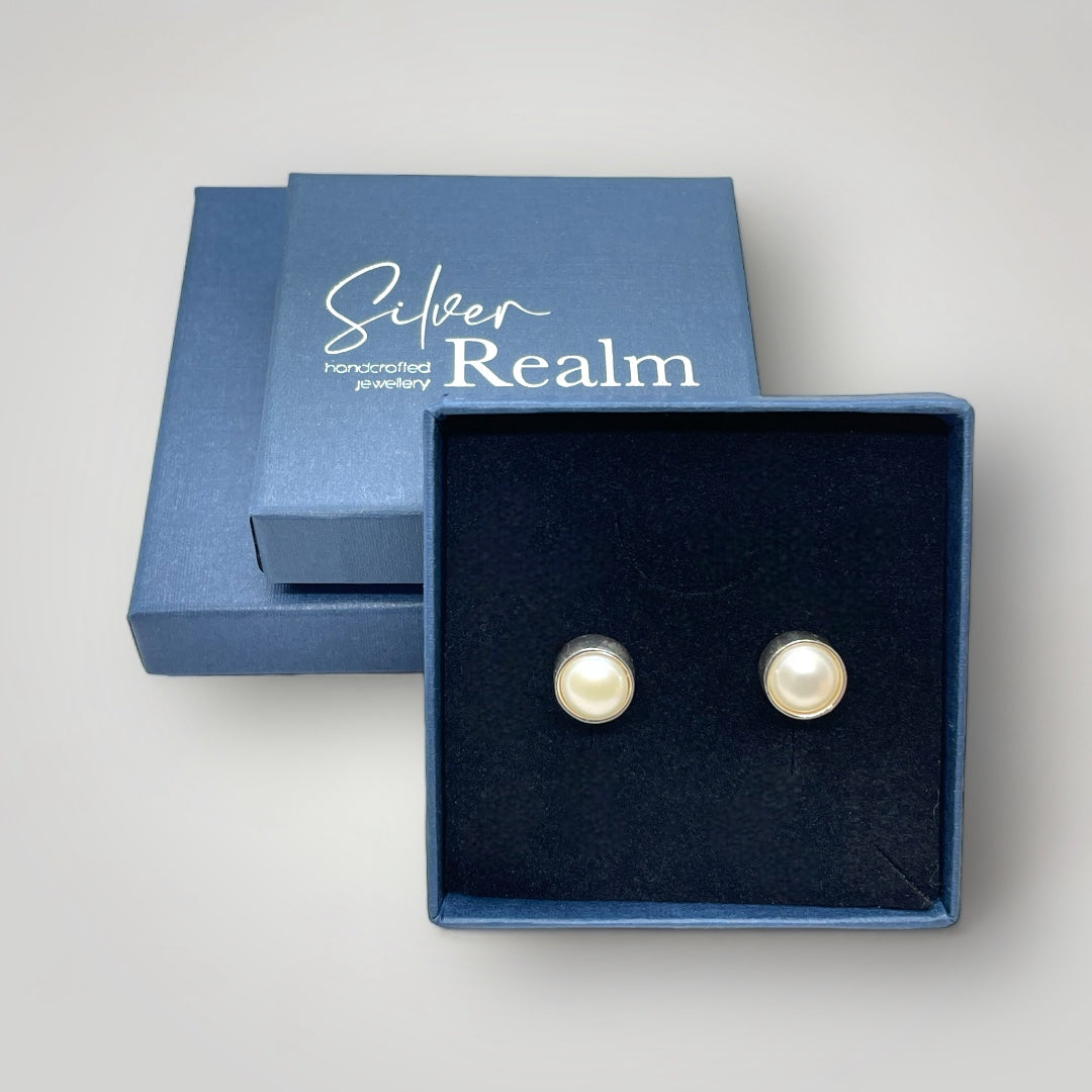 Sterling silver and Freshwater Pearl stud earrings