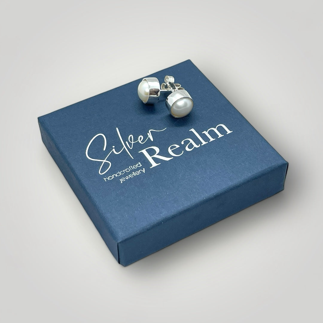 Sterling silver and Freshwater Pearl stud earrings