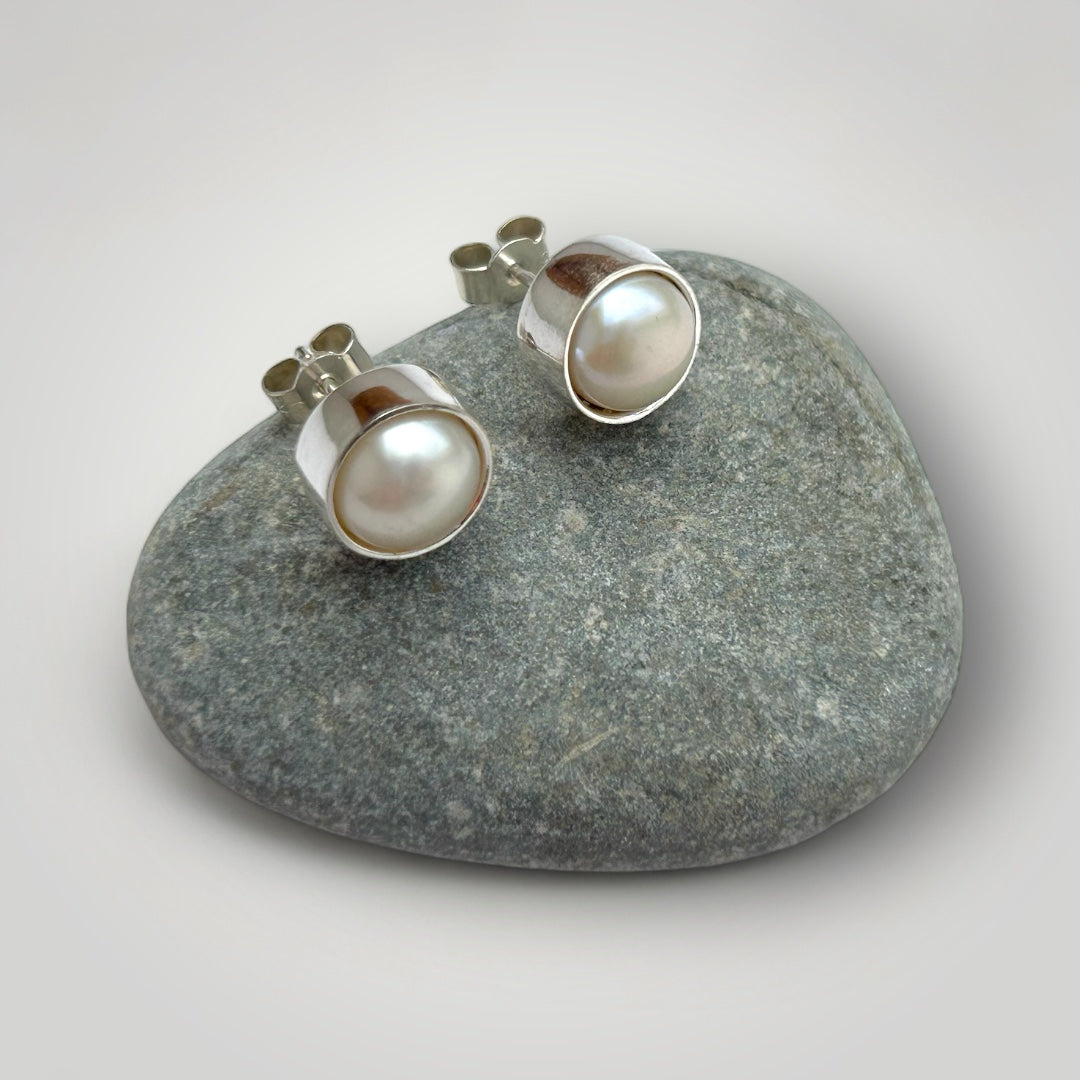 Sterling silver and Freshwater Pearl stud earrings