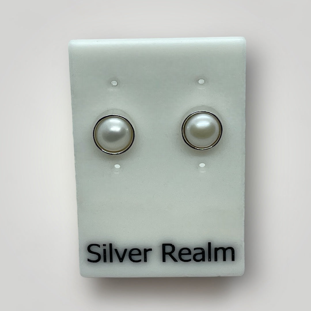 Sterling silver and Freshwater Pearl stud earrings