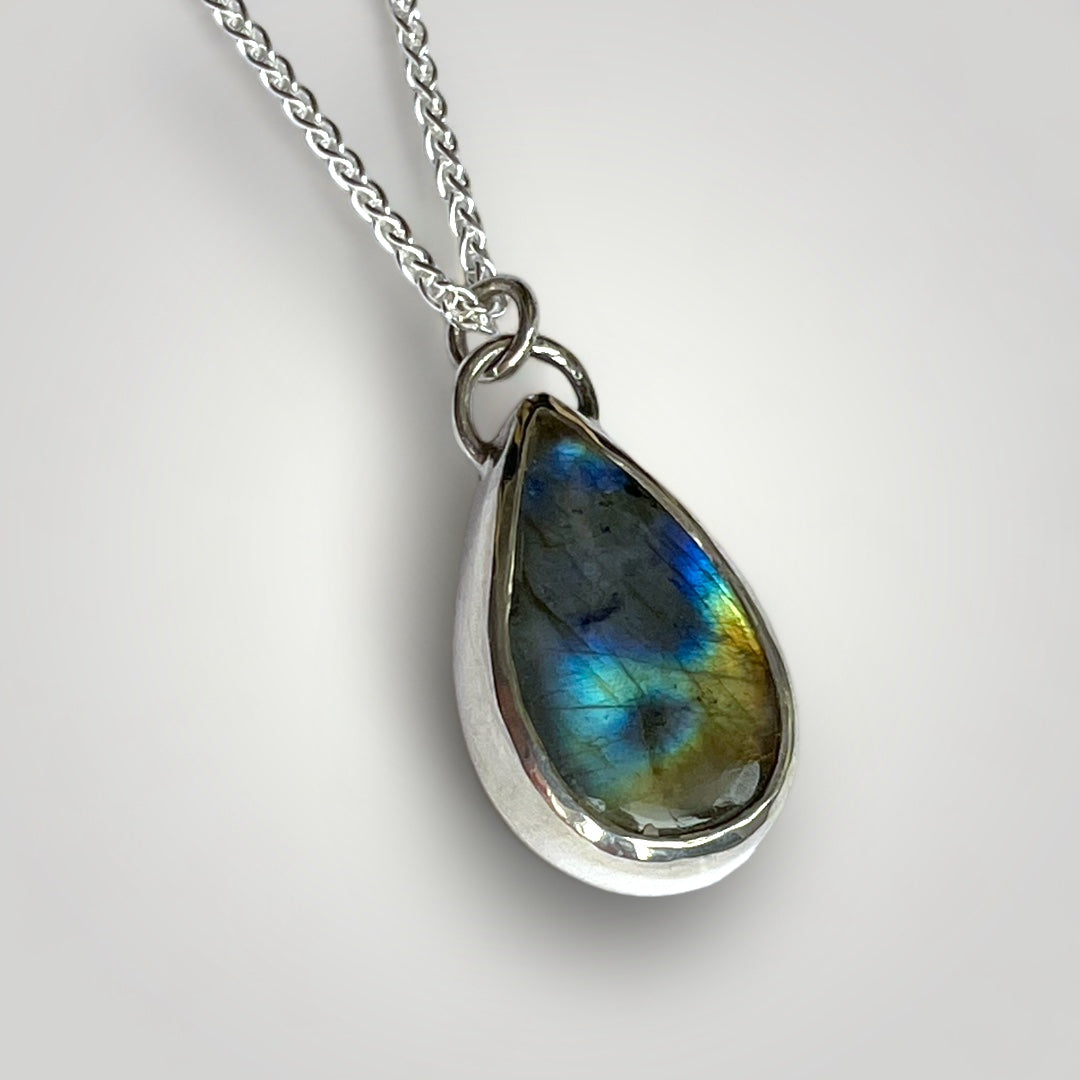Labradorite and sterling silver teardrop pendant on a sterling silver chain with leaf detail on reverse