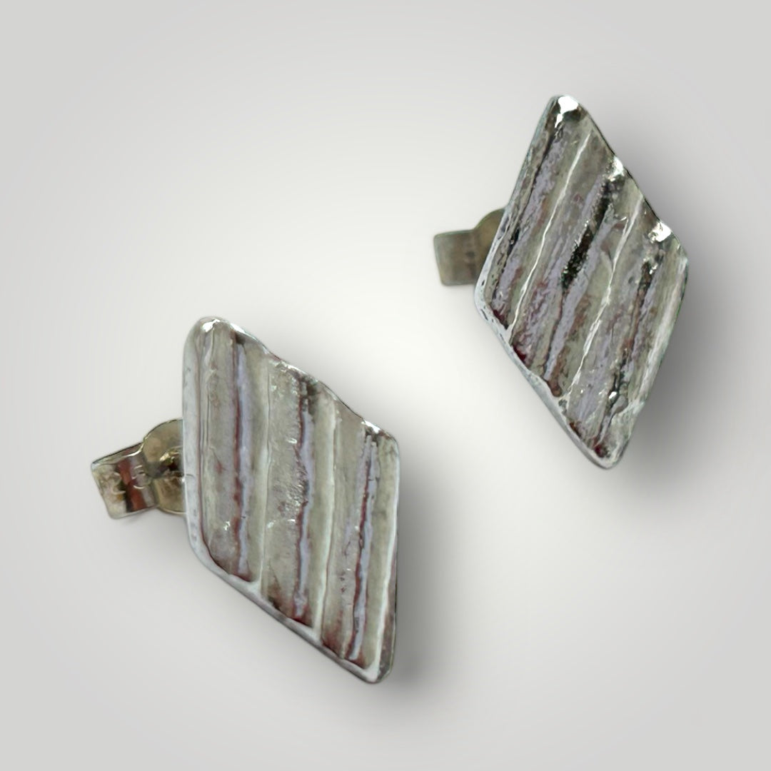 Striped texture silver earrings
