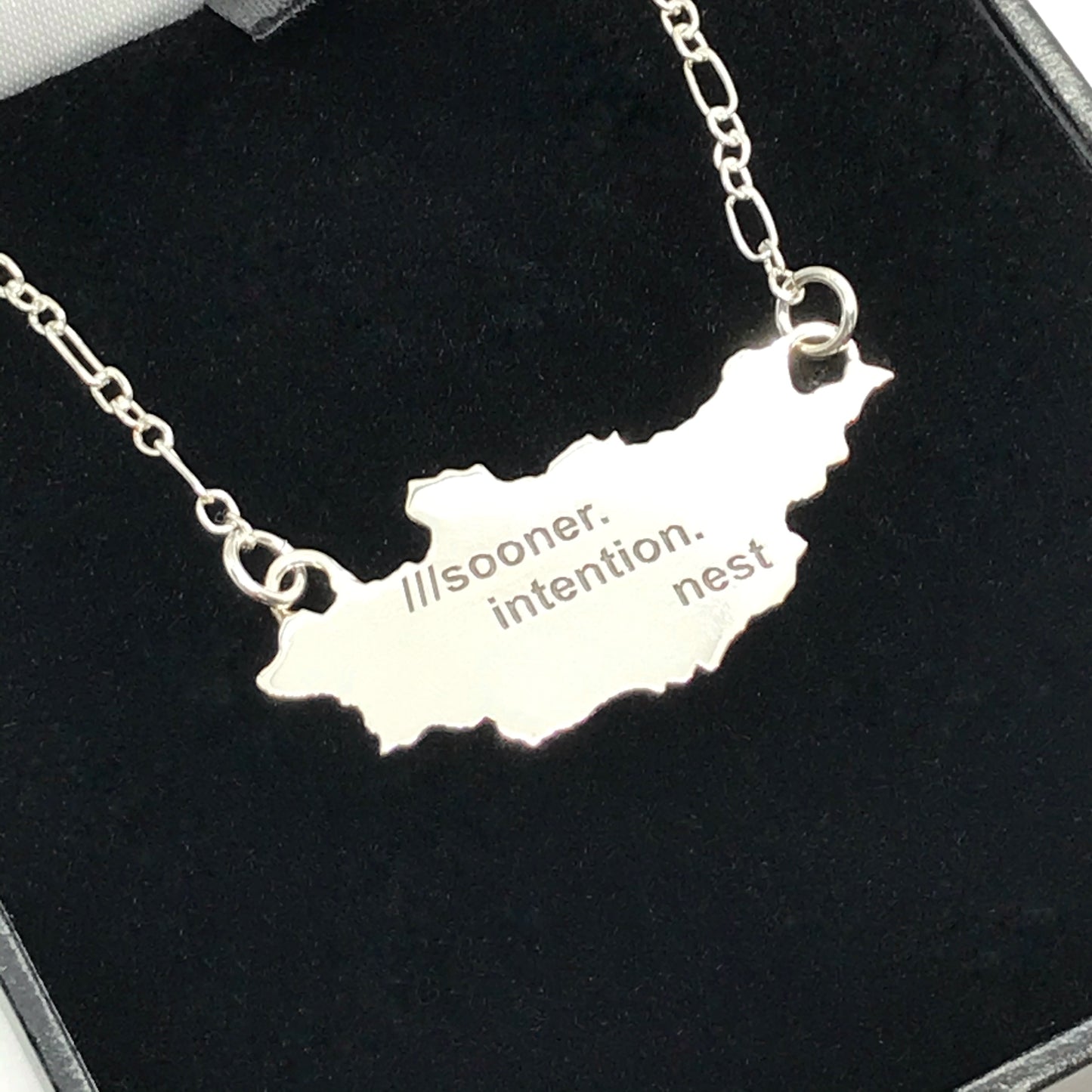 what3words Country/State Pendant